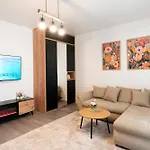 Soni Exclusive 299 Plaza With Free Private Parking & Self Check-in Lejlighed *