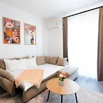 Lejlighed Soni Exclusive 299 Plaza With Free Private Parking & Self Check-in Bukarest