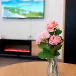 Soni Exclusive 299 Plaza With Free Private Parking & Self Check-in Lejlighed