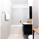 Soni Exclusive 299 Plaza With Free Private Parking & Self Check-in Bukarest