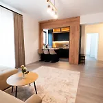 Soni Exclusive 299 Plaza With Free Private Parking & Self Check-in *