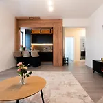 Soni Exclusive 299 Plaza With Free Private Parking & Self Check-in *