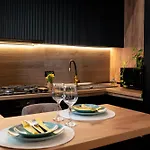 Soni Exclusive 299 Plaza With Free Private Parking & Self Check-in *