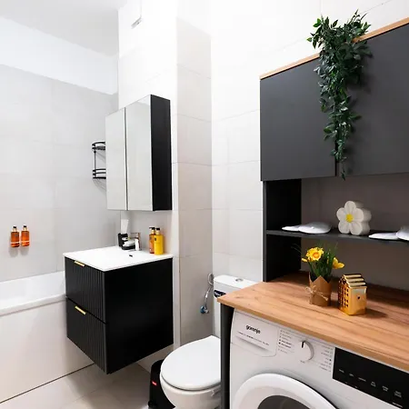 Soni Exclusive 299 Plaza With Free Private Parking & Self Check-in