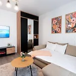 Soni Exclusive 299 Plaza With Free Private Parking & Self Check-in * Boekarest
