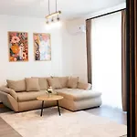 Soni Exclusive 299 Plaza With Free Private Parking & Self Check-in *