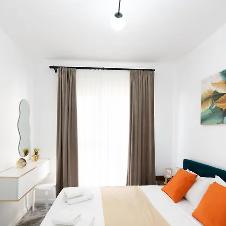Soni Exclusive 299 Plaza With Free Private Parking & Self Check-in Apartment *