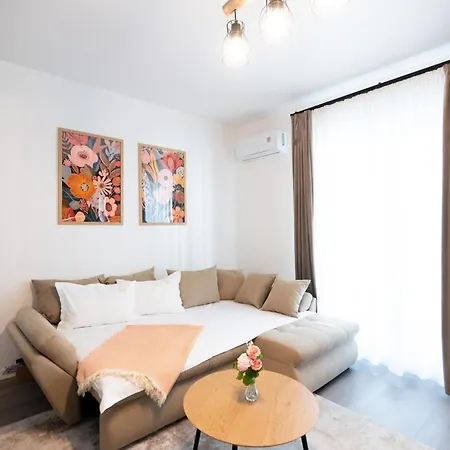 Soni Exclusive 299 Plaza With Free Private Parking & Self Check-in