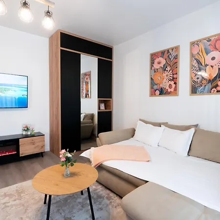 Soni Exclusive 299 Plaza With Free Private Parking & Self Check-in * Bucharest