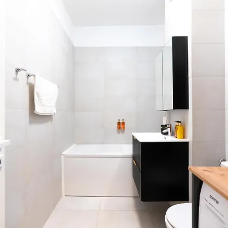 Soni Exclusive 299 Plaza With Free Private Parking & Self Check-in Bucharest