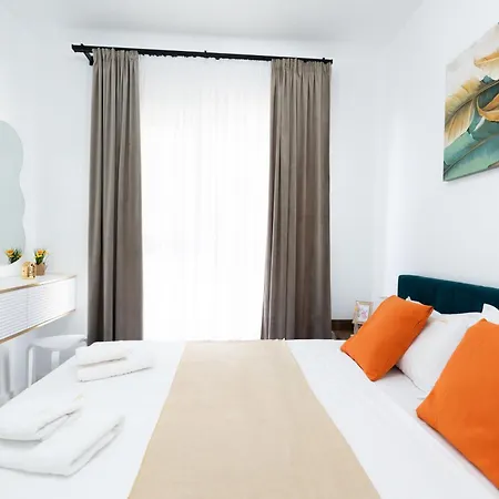 Soni Exclusive 299 Plaza With Free Private Parking & Self Check-in Apartment *