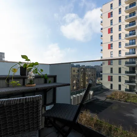 Soni Exclusive 299 Plaza With Free Private Parking & Self Check-in Apartment *