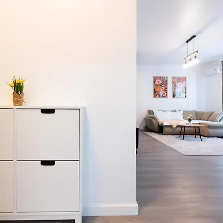 Apartment Soni Exclusive 299 Plaza With Free Private Parking & Self Check-in *