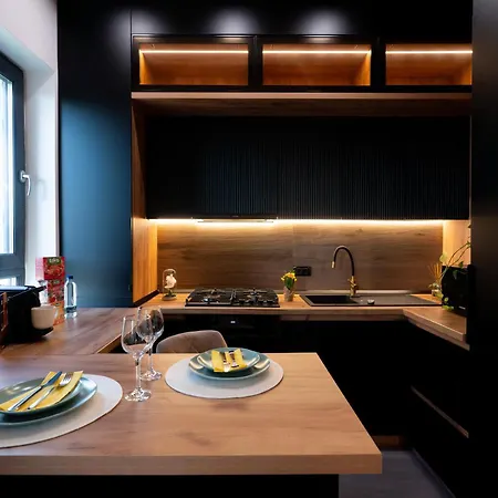Soni Exclusive 299 Plaza With Free Private Parking & Self Check-in * Bucharest