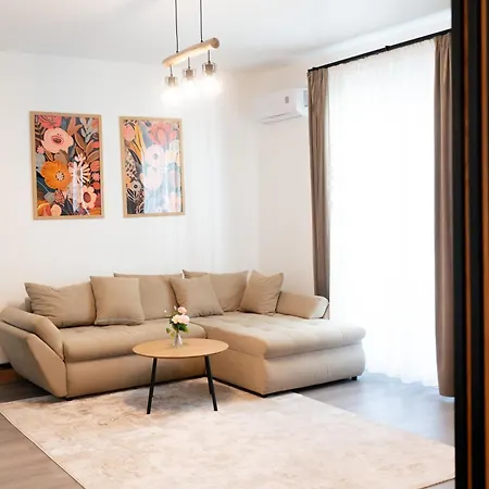 Soni Exclusive 299 Plaza With Free Private Parking & Self Check-in *