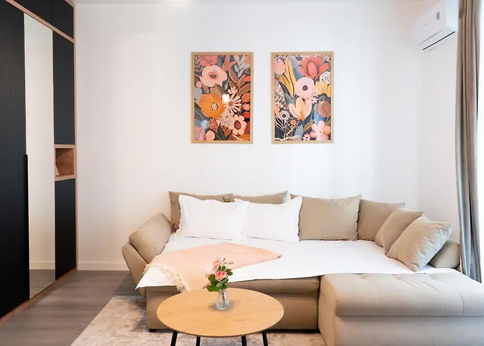 Soni Exclusive 299 Plaza With Free Private Parking & Self Check-in