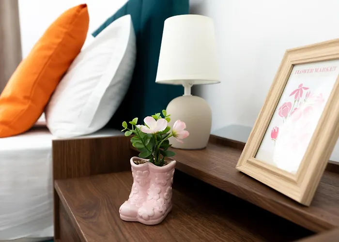 Soni Exclusive 299 Plaza With Free Private Parking & Self Check-in *