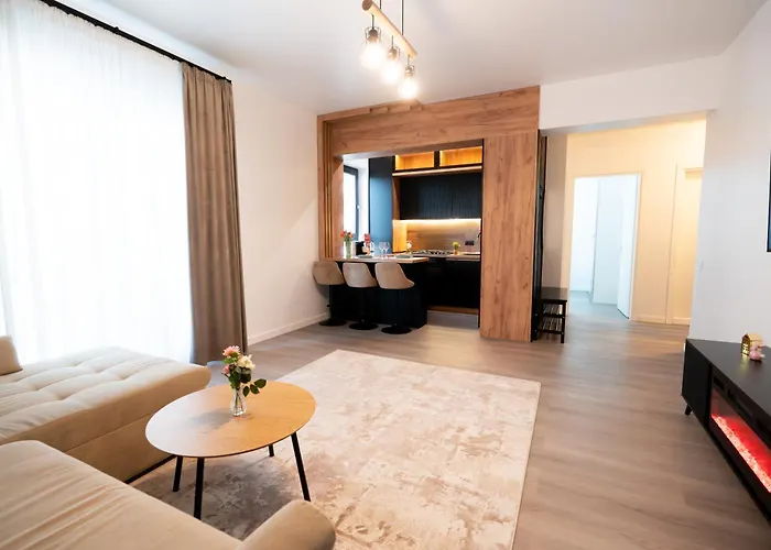 Soni Exclusive 299 Plaza With Free Private Parking & Self Check-in *