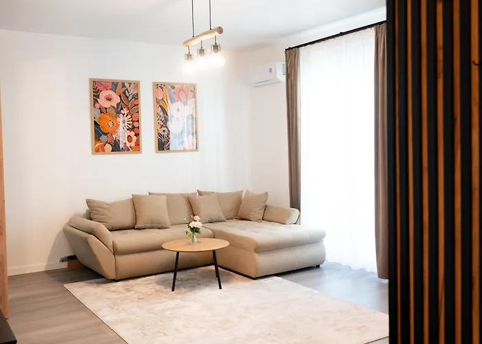 Soni Exclusive 299 Plaza With Free Private Parking & Self Check-in *