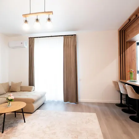 Soni Exclusive 299 Plaza With Free Private Parking & Self Check-in Daire Bükreş