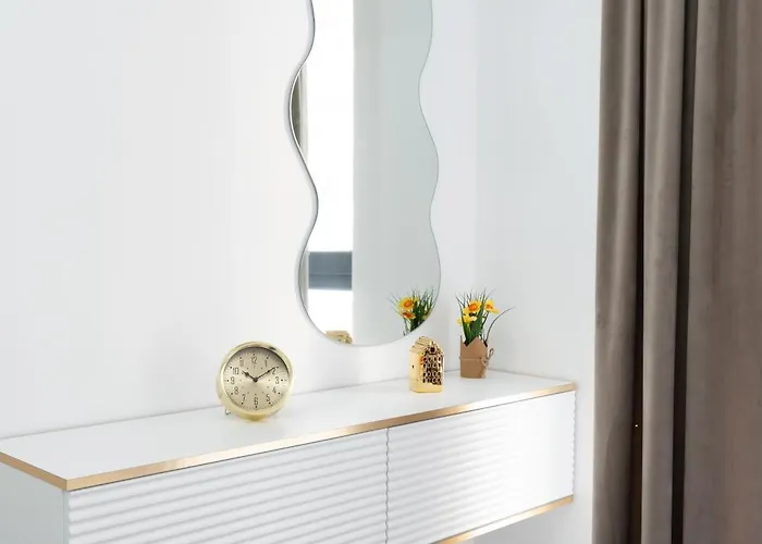 Soni Exclusive 299 Plaza With Free Private Parking & Self Check-in